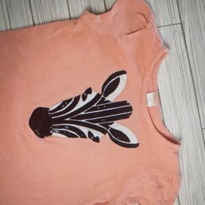 Abstract horse head lmage neck sleeve shirt